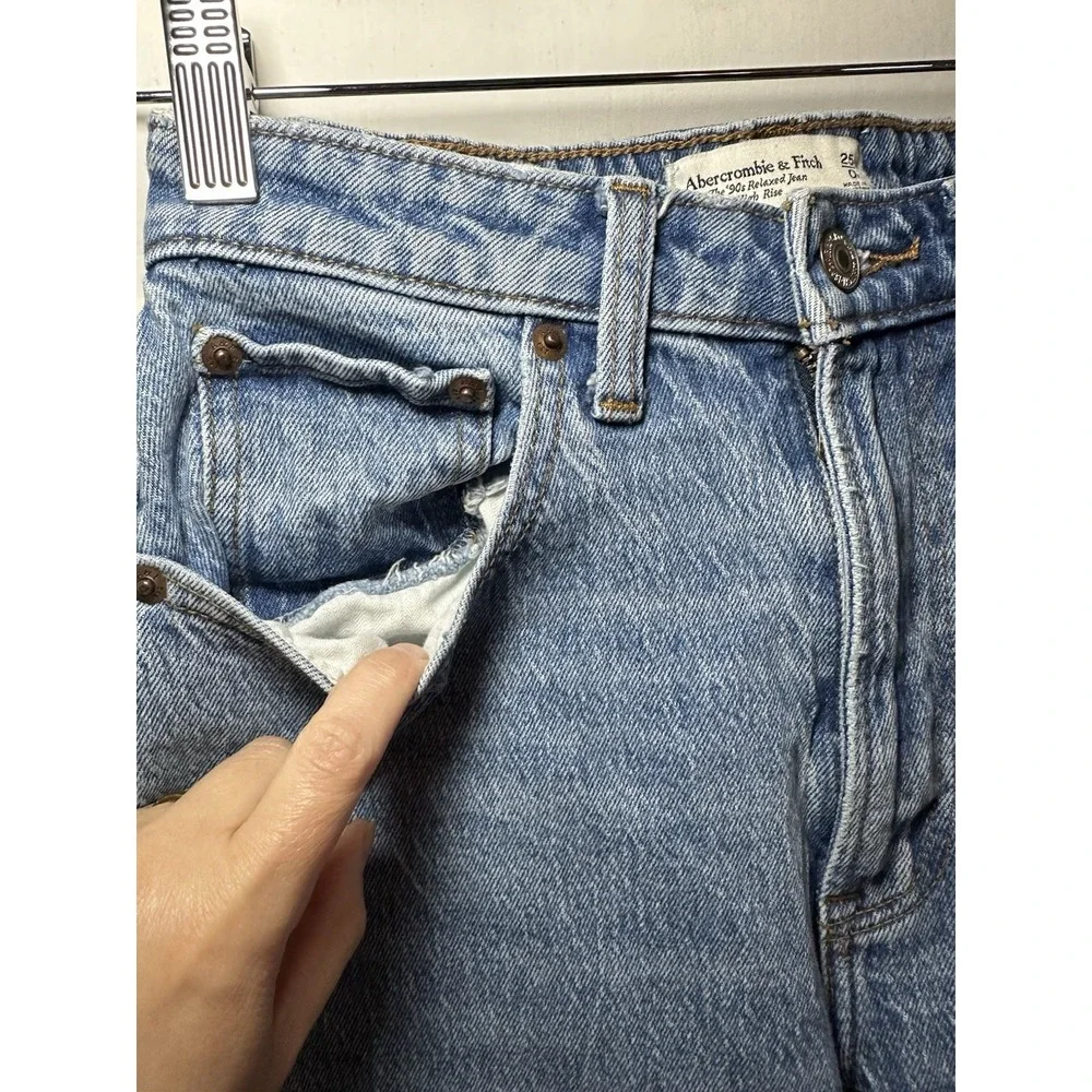 Abercrombie & Fitch Jeans Women 25/0 R Curve Love‎ 90s Relaxed Raw Hem High Rise